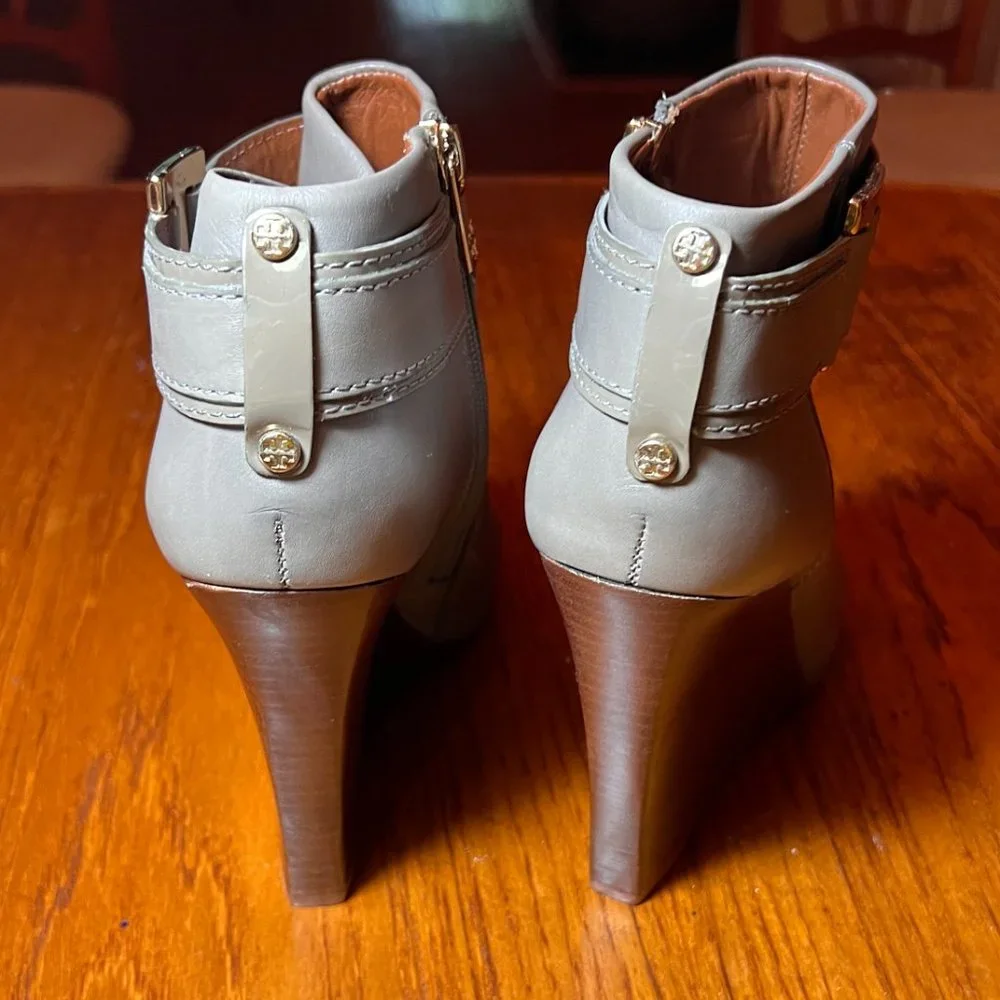 Tory Burch size 8 taupe ankle boot with round toe